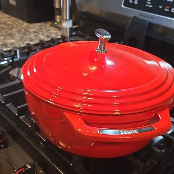 Lodge USA Cast Iron Enameled Round Dutch Oven- 7.5QT - Picture 7 of 10
